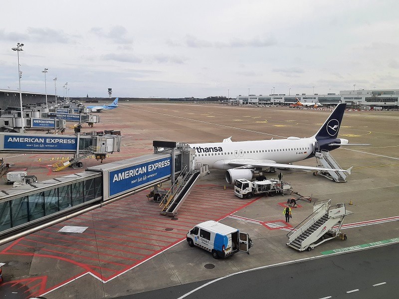 luthansa airbus apron brussels airport