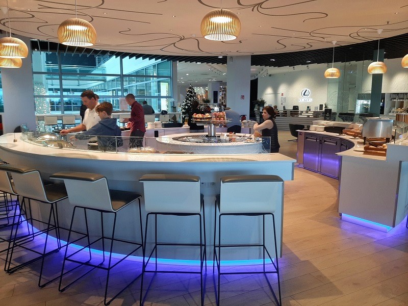 brussels airlines the loft business lounge buffet area