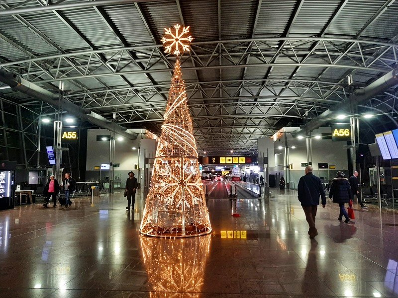 pier a brussels airport christmas tree