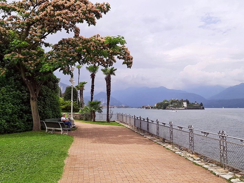 Lungolago di Stresa lakeside promenade grand hotel borromean islands