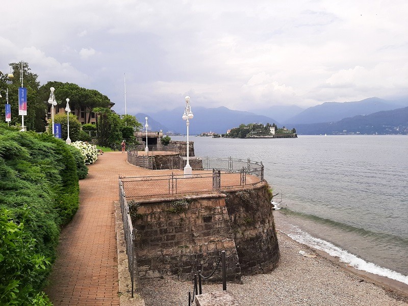 stresa lakeside promenade borromean islands