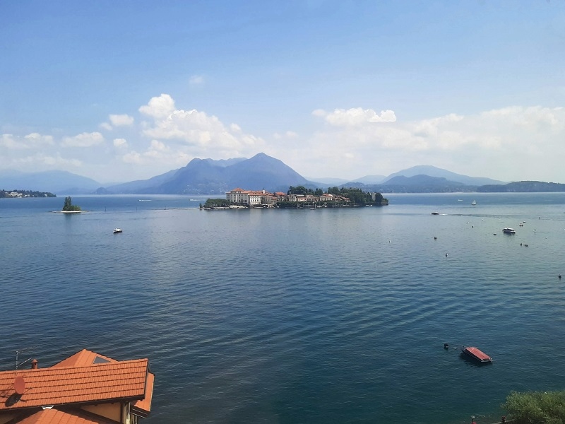 lake maggiore railway line view borromean islands