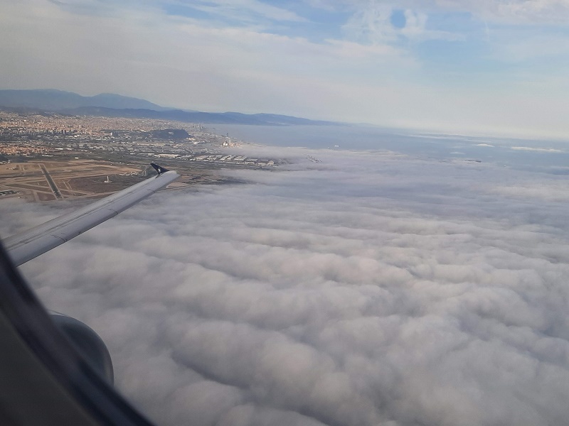 barcelona airport take-off fog flight