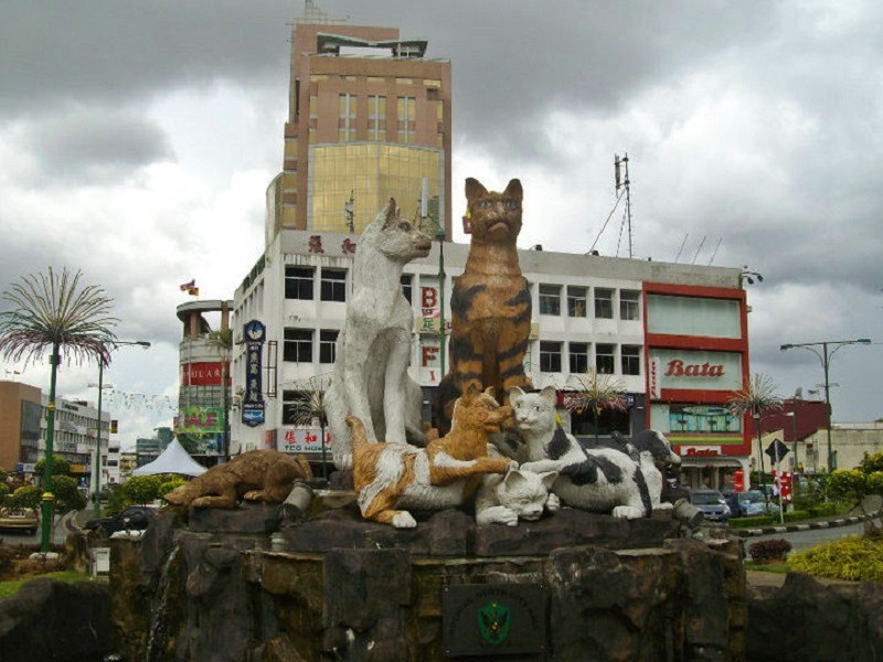 cat statue monument kuching