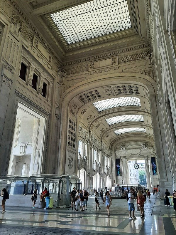 milano centrale portico