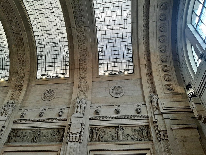 milano centrale station hall