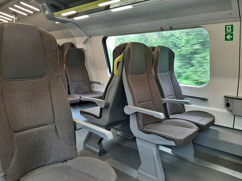 seats trenord regional train double upper deck