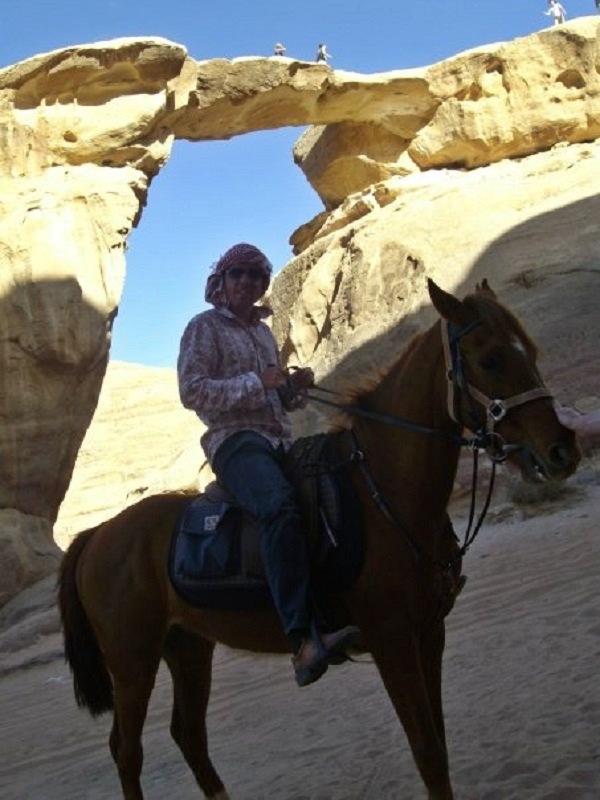 koen horse Um Frouth Rock Arch wadi rum desert