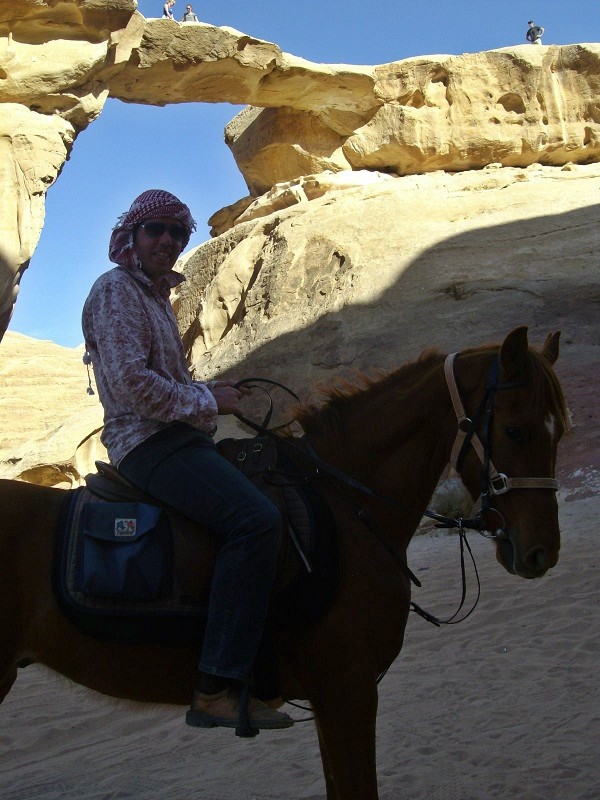 koen horse Um Frouth Rock Arch wadi rum desert