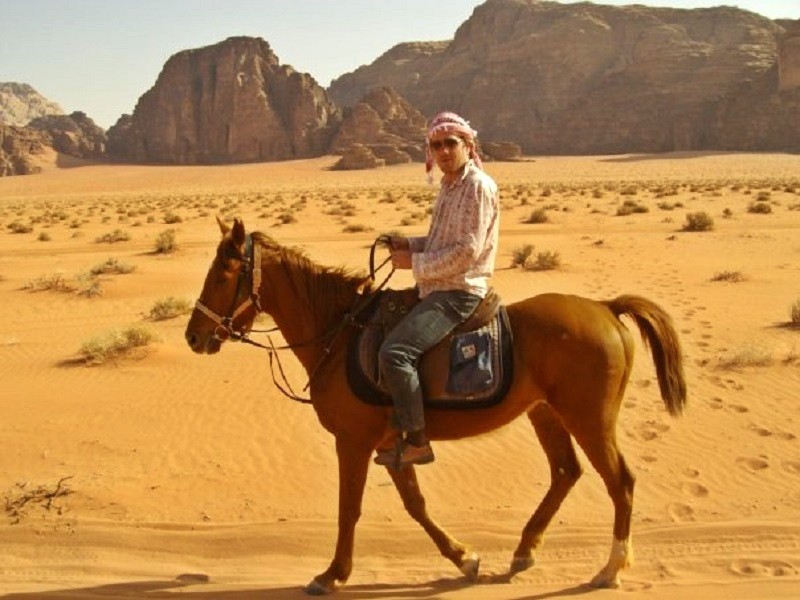 koen wadi rum desert horse riding