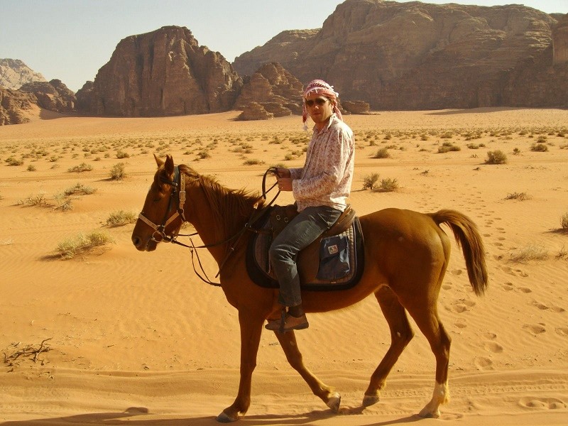 koen wadi rum desert horse riding