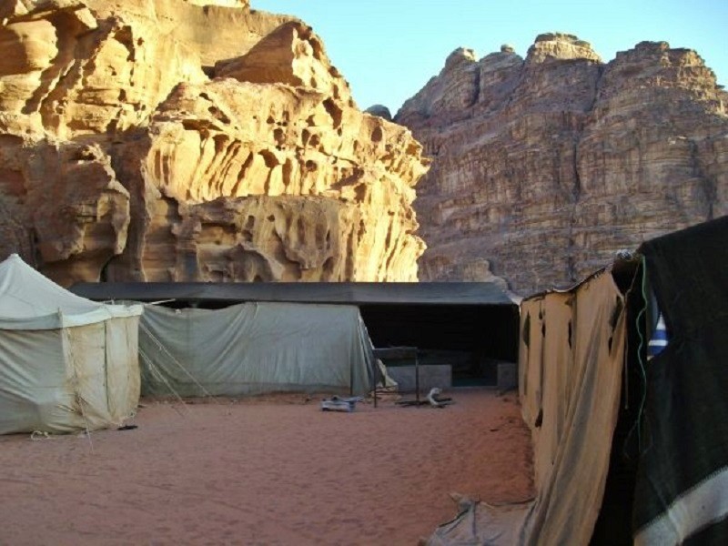 bedouin tent camp wadi rum desert