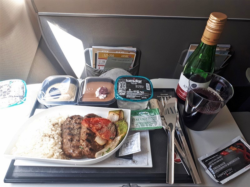 istanbul minsk turkish airlines flight economy class meal lunch