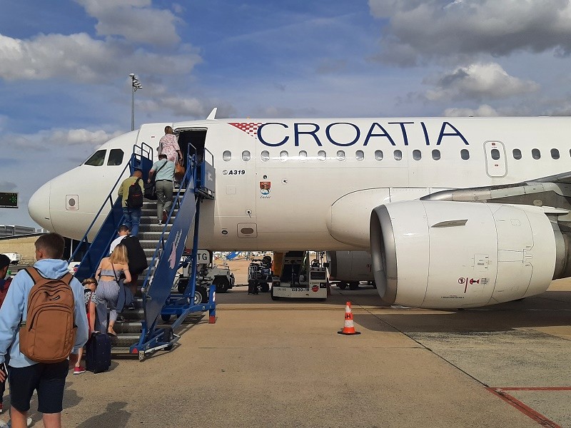 croatia airlines airbus a319 business class paris zagreb review