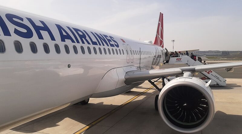 turkish airlines airbus a321 boarding istanbul free stopover hotel