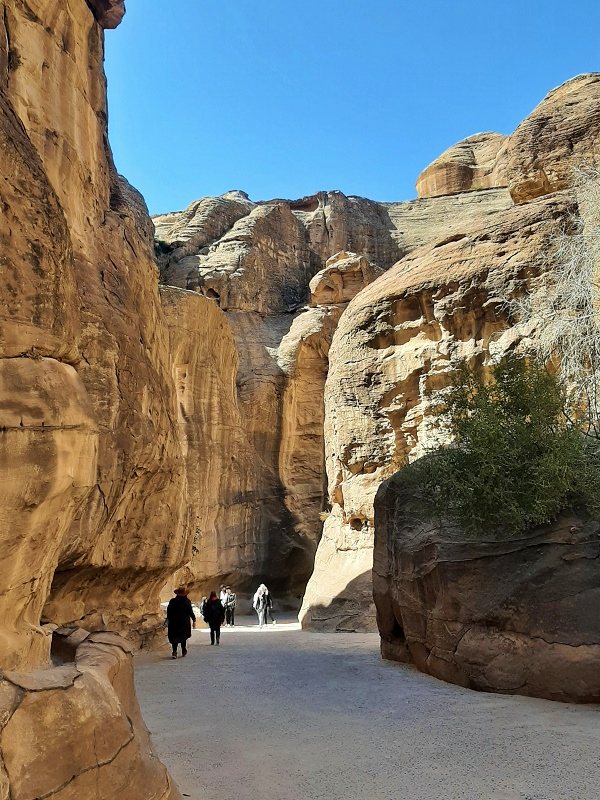 siq petra sandstone mountains