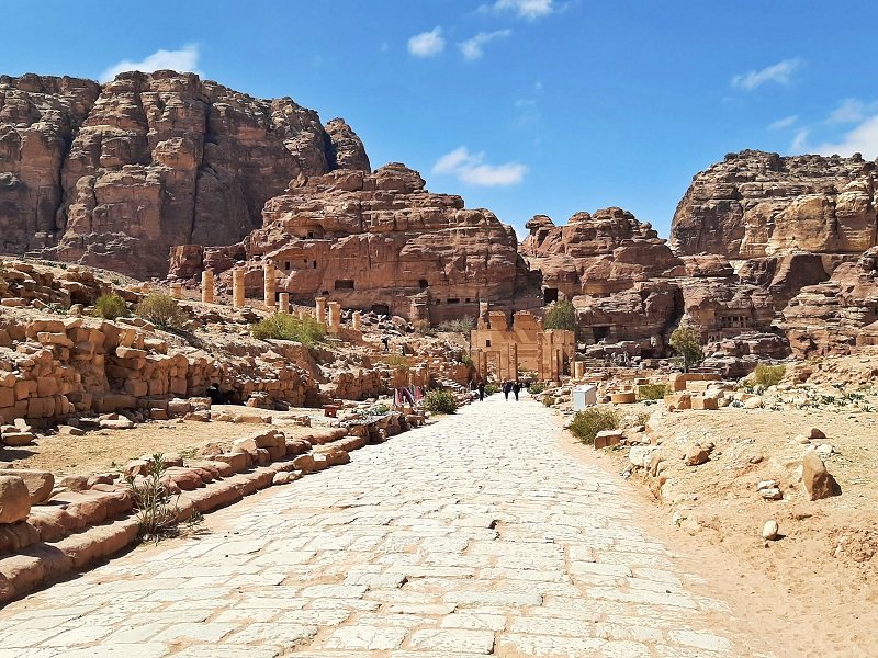 colonnaded street petra